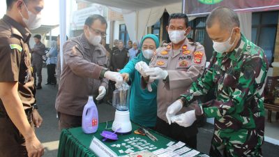 Kejari Lampung Utara Musnahkan Barang Bukti Hasil Tindak Pidana Umum