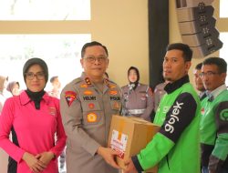 Polda Lampung Salurkan 300 Paket Sembako untuk Driver Ojek Online di Hari Bhayangkara ke-79