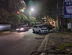 Cafe nako Guna Trotoar Jadi Parkiran,Pemkot Diam?