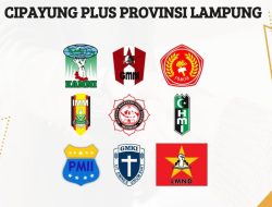 Cipayung Plus Lampung doa Bersama dan Aksi 1000 Lilin di Tugu Adipura, Aktivis Suarakan Indonesia Darurat Demokrasi