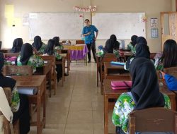 Mahasiswa PTI IIB Darmajaya Membantu Mengajar di SMKN 1 Bandar Lampung