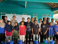 Warga Sukabaru Terima Bantuan Sembako dari PT Hakaaston dan PT BTB