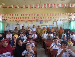 Tol Bakter Bersama Pemda Lampung Selatan Berikan Bantuan Paket Seragam Sekolah Dasar