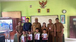 Tol Bakter Bersama Pemda Bagikan Paket Seragam dan Sembako di Lampung Tengah