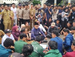 Aliansi Lampung Melawan Aksi di DPRD, Kadisdikbud Thomas Amirico Tegaskan Komitmen Pendidikan Gratis