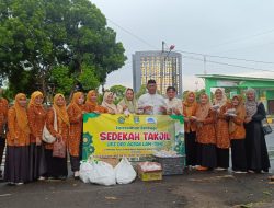 DPD AGPAII Bagikan Ribuan Takjil ke Masyarakat 