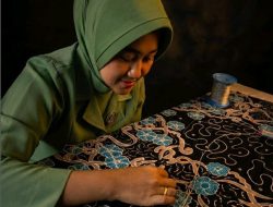 Merajut Benang Emas di Tengah Tugas Negara: Perjalanan Asri Bangkitkan Tapis Lampung