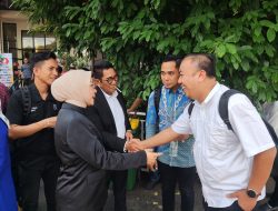 Sidang Korupsi PI 10 Persen PT LEB Diskors, Dua Kubu Pengacara Malah Ngobrol Santai