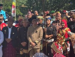 Disatukan Adat Angkon Muakhi, Gubernur Lampung Dianugerahi Tongkat Pusaka Bindung Langit