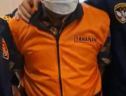 Welly Adiwantra Keluar dari Ruang Dirkrimsus Polda Lampung dengan Tangan Diborgol